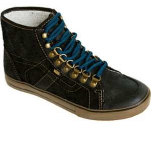 ISO vans wellesley hiker hiking bella swan boots